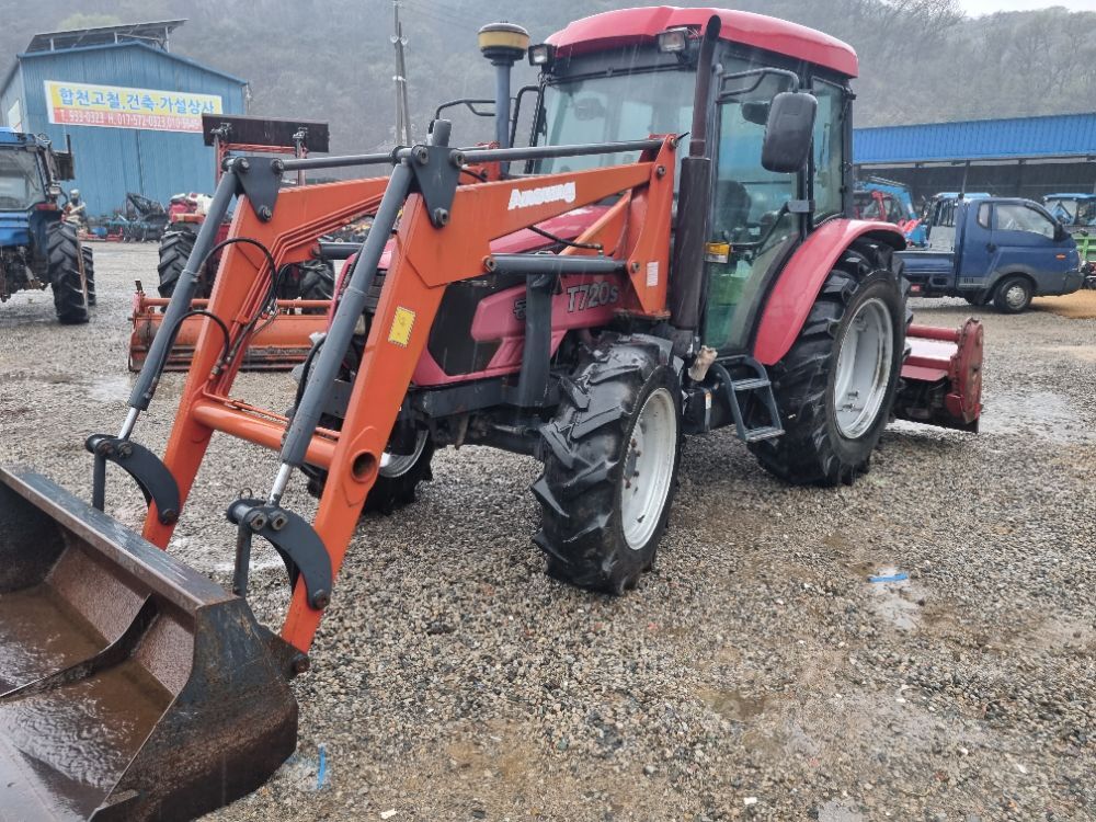 TYM Tractor T720S (72hp)