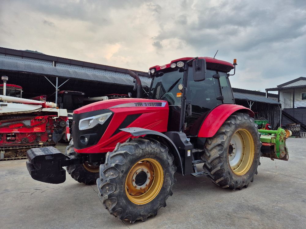 TYM 트랙터 S1250 (129마력)