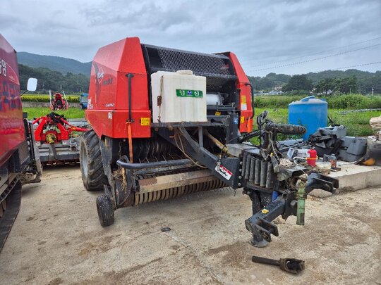  Round Baler 2135 