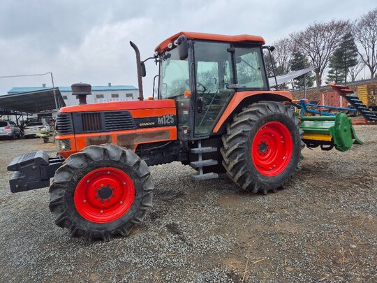 Kubota Tractor M125 (125hp)