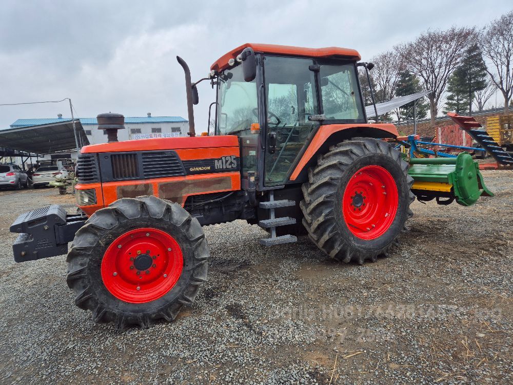 구보다 트랙터 M125 (125마력)