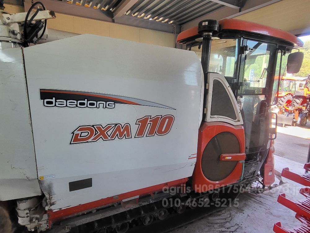 Daedong Combine Harvester DXM110GC (6Rows) 뒤우측면