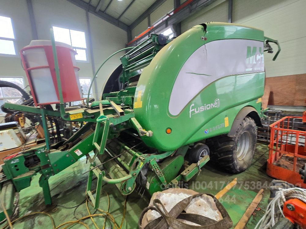 원인터네셔널 원형베일러 퓨전3