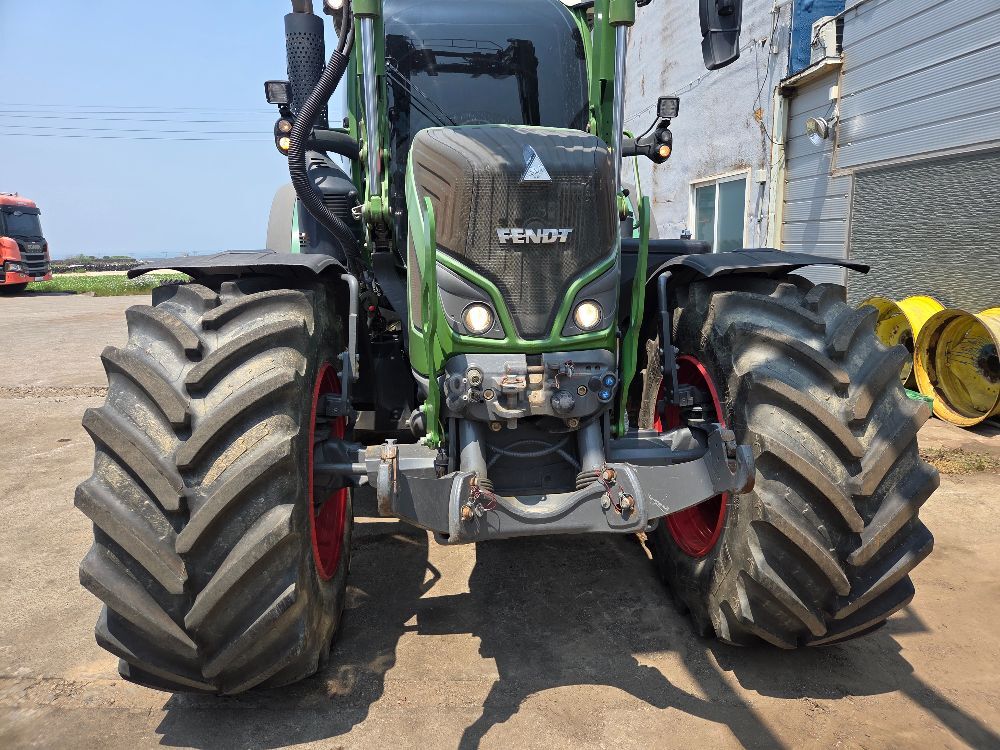 FENDT  트랙터 724 (240마력)