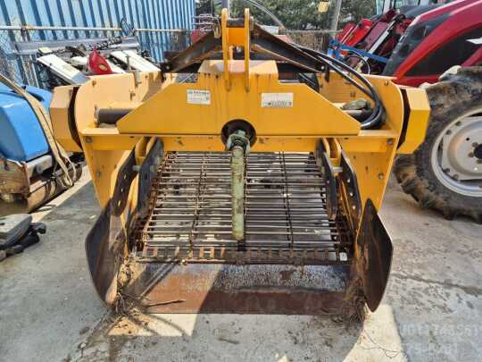  땅속작물수확기 DR-1300SL 