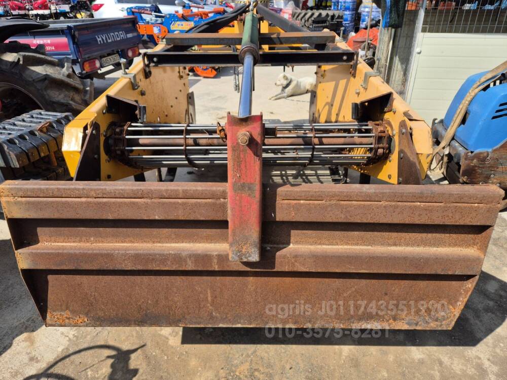  땅속작물수확기 DR-1300SL  뒤우측면