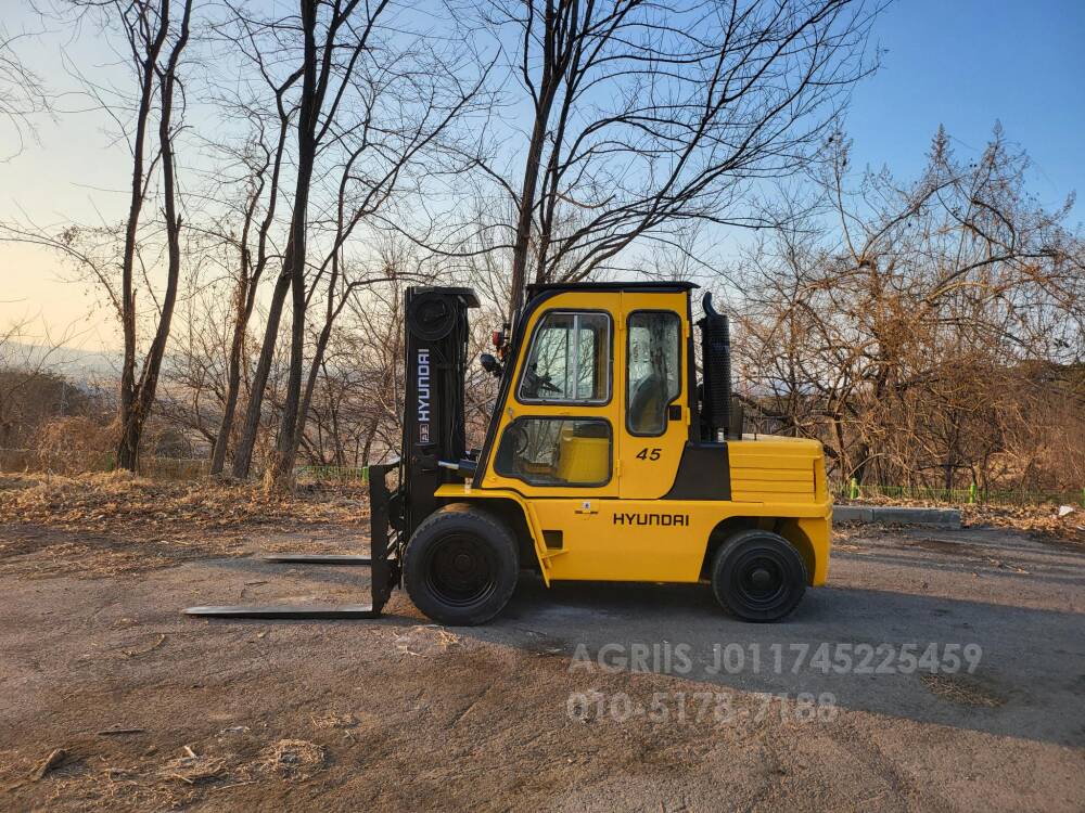 현대 지게차 중고지게차 현대 HR45D 디젤 3단 4.5톤 지게차(캐빈, 편개식자동발, 더블타이어)