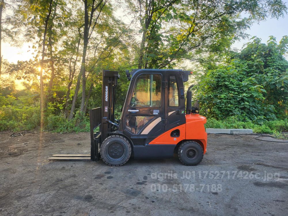 두산 지게차 중고 D30S-7 디젤 3톤 2.98톤 (2.98톤, 캐빈, 3스플, 냉/난방기,위험경보기, 후방카메라)