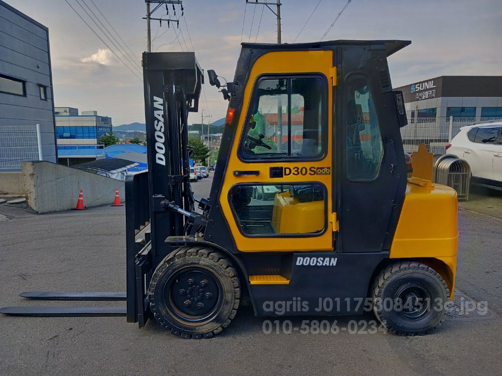 두산 3톤 3단 지게차 지게차 D30S (3.0톤)