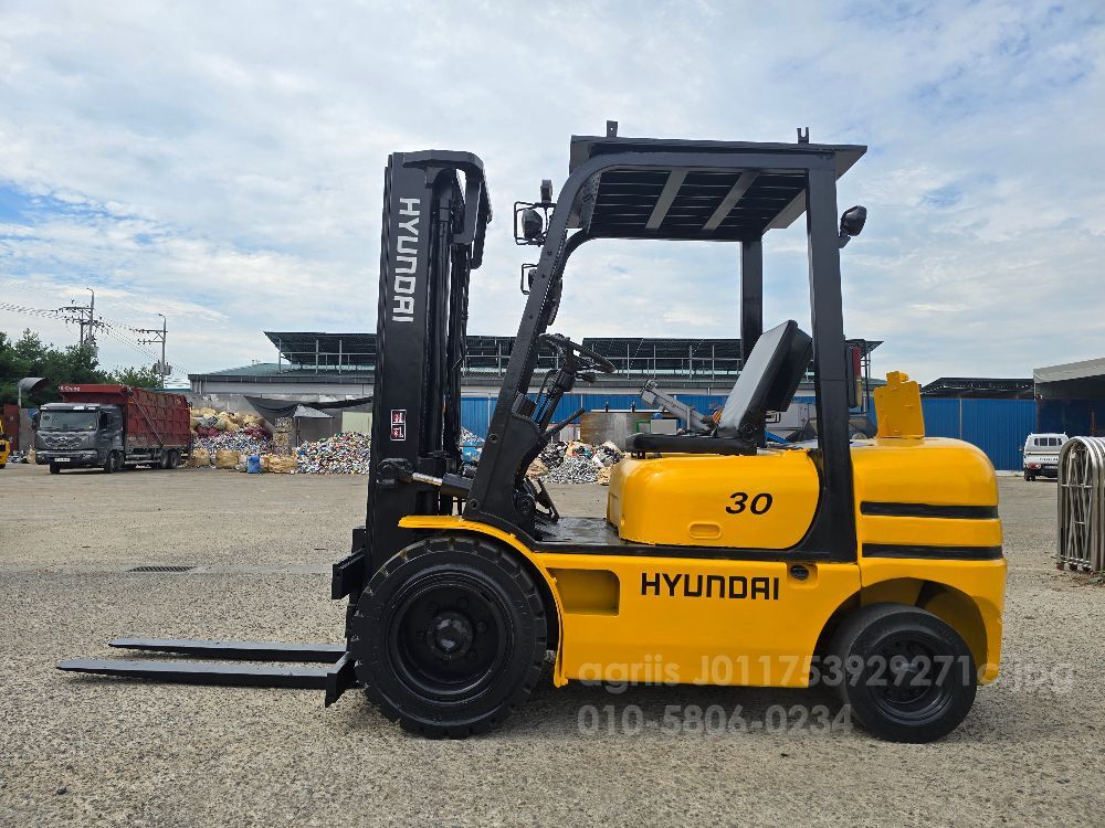 현대 지게차 HDF303톤3단 (3.0톤)