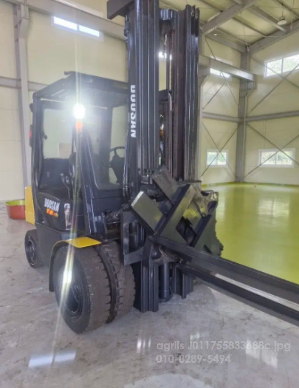 Doosan Forklift 2.5톤 더블타이어식 3단마스타 디젤 회전형 로우테팅 (2..5톤)
