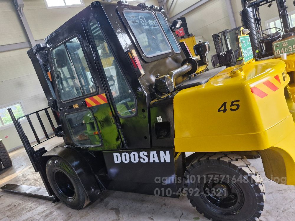 두산 지게차 4.5톤 3단마스타 (4.5톤)