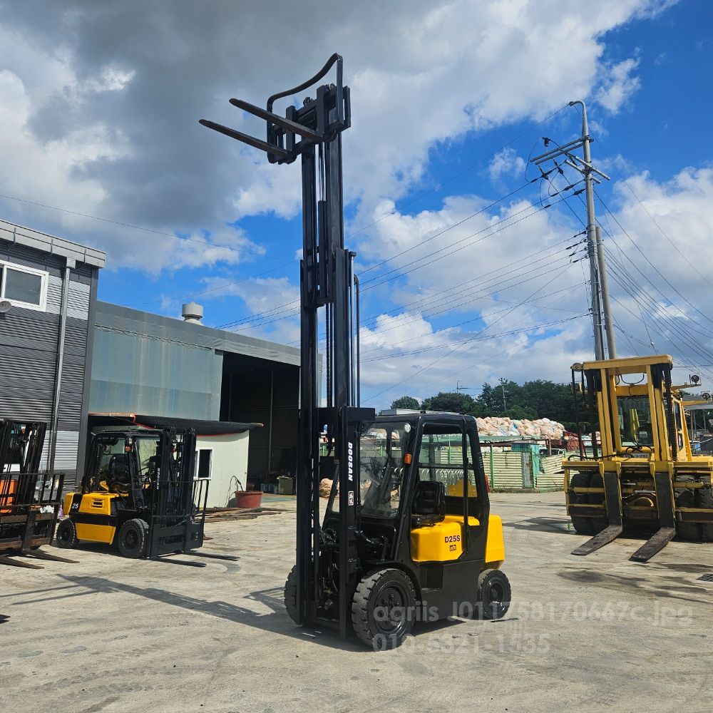 두산 지게차 D25S 3단 사이드쉬프트 (2.5톤)