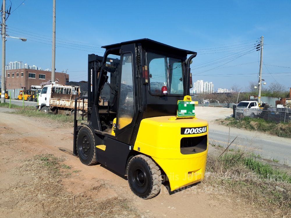 두산 지게차 D30S-3 (3톤)