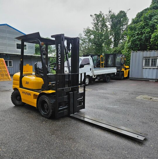 두산 지게차 중고 현대 HDF30-II 디젤 3톤 (자동발.덧발) (3톤) 앞좌측면