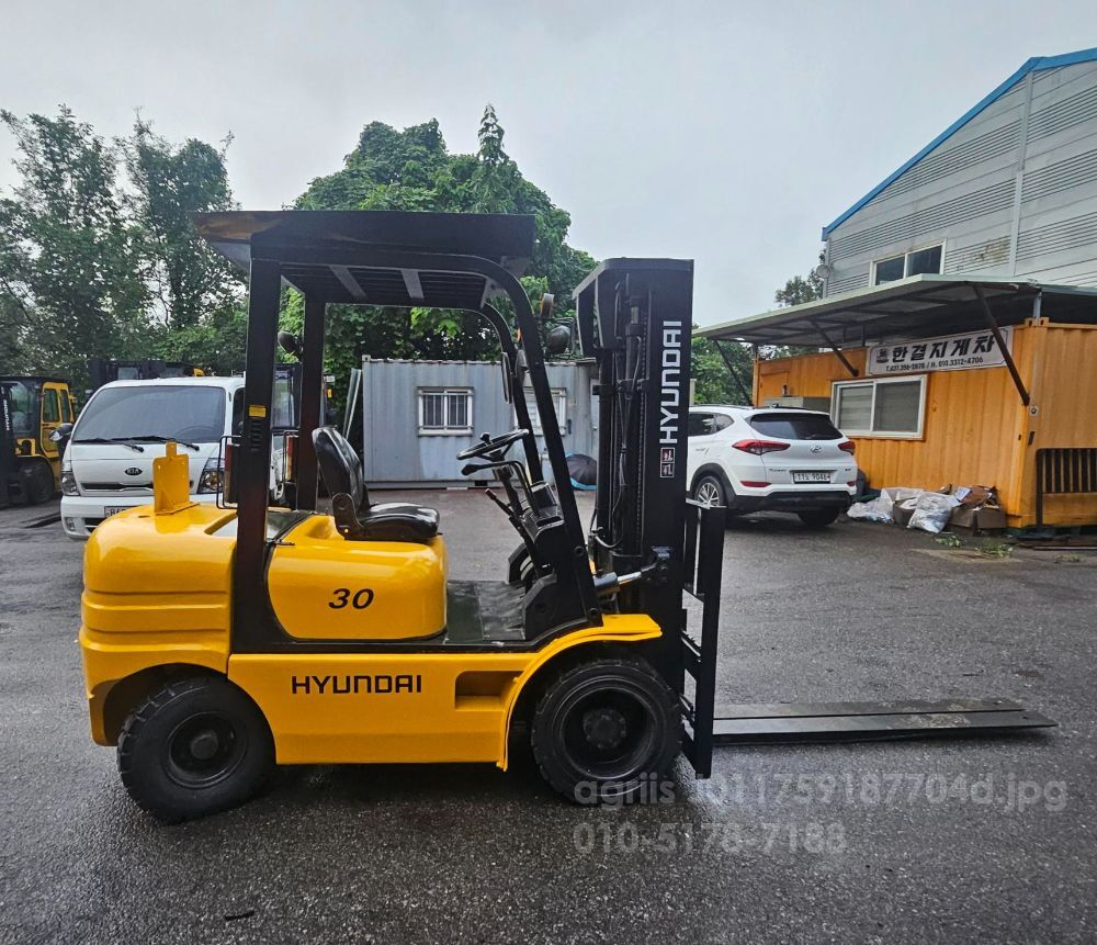 두산 지게차 중고 현대 HDF30-II 디젤 3톤 (자동발.덧발) (3톤) 뒤우측면
