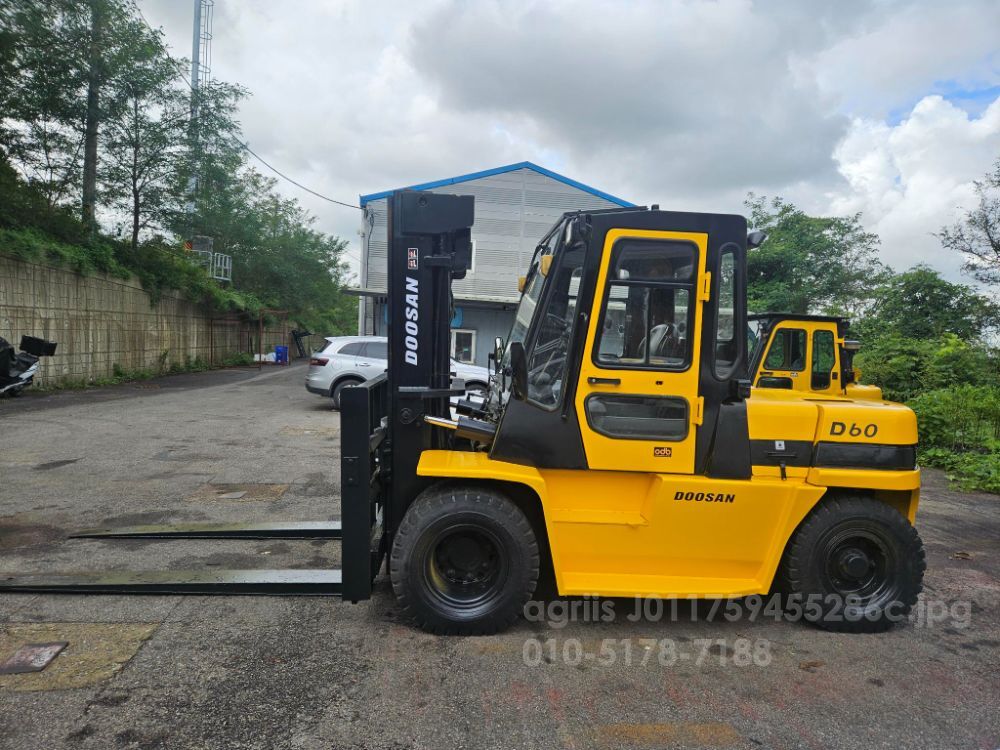 Doosan Forklift 중고 D60S 디젤 6톤 (캐빈, 편개식자동발, 덧발)