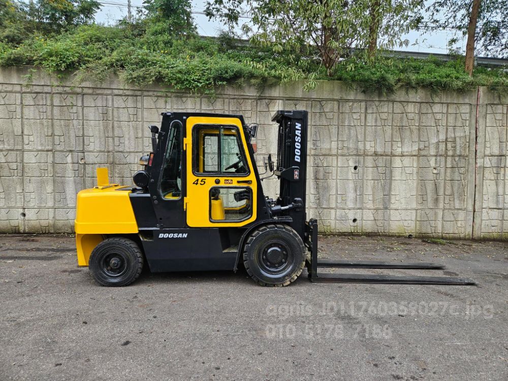 Doosan Forklift 중고 D45S-2 디젤 4.5톤 3단 (3단마스트, 편개식 자동발, 캐빈, 덧발)