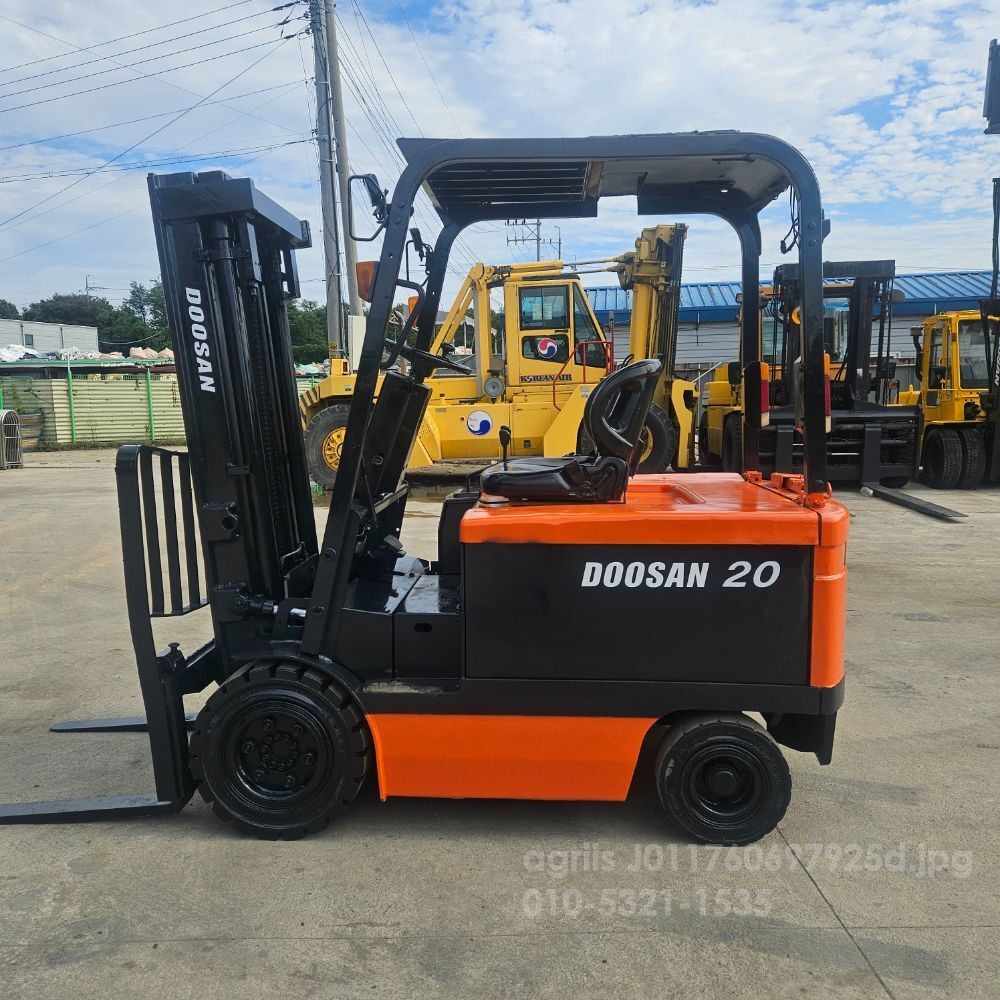 Doosan Forklift 전동B20S (2톤) 뒤우측면