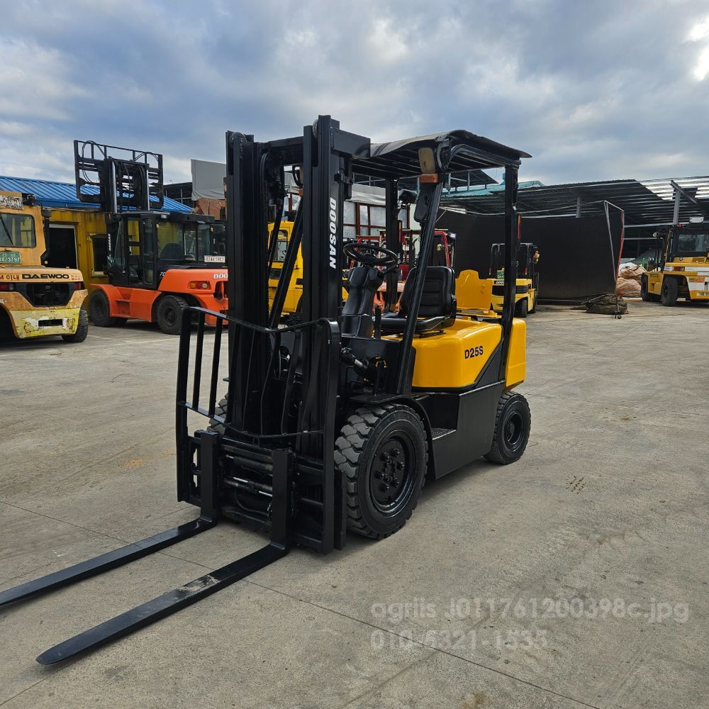 두산 지게차 D25S-3 자동발 (2.5톤)