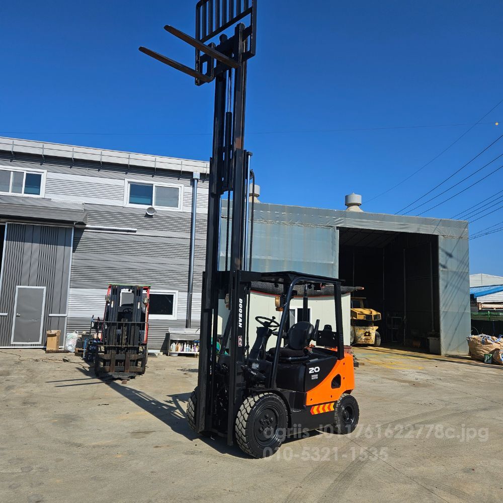 두산 지게차 D20S-7 3단마스트 (2톤)