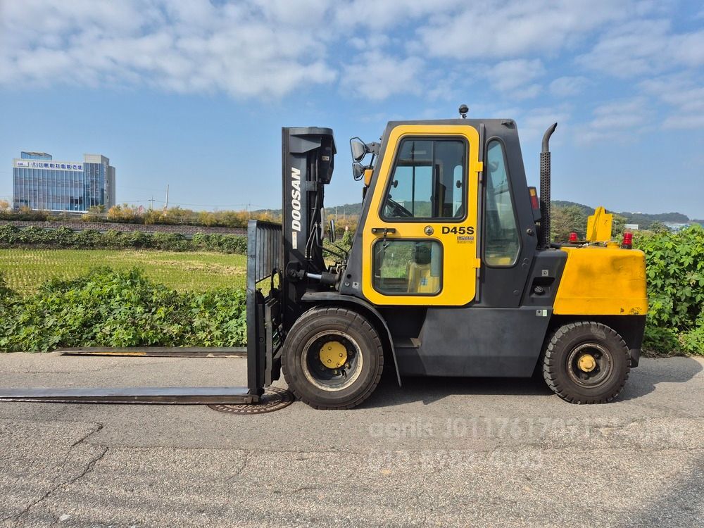 두산 지게차 D45S-3 (4.5톤)