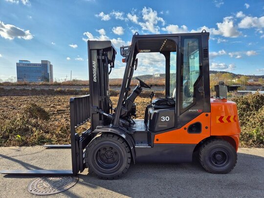 두산 지게차 D30S-5 (3톤)