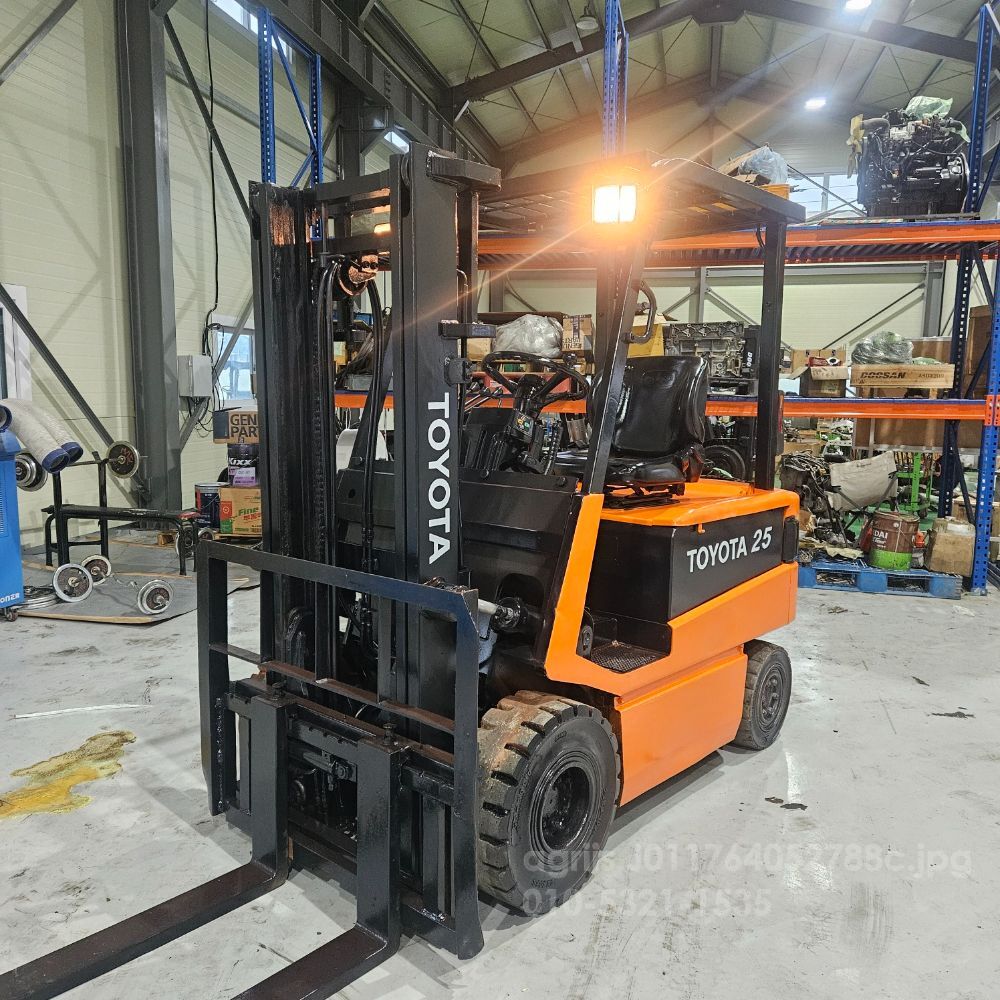 토요타 지게차 2.5톤사이드쉬프트전동 (2.5톤)