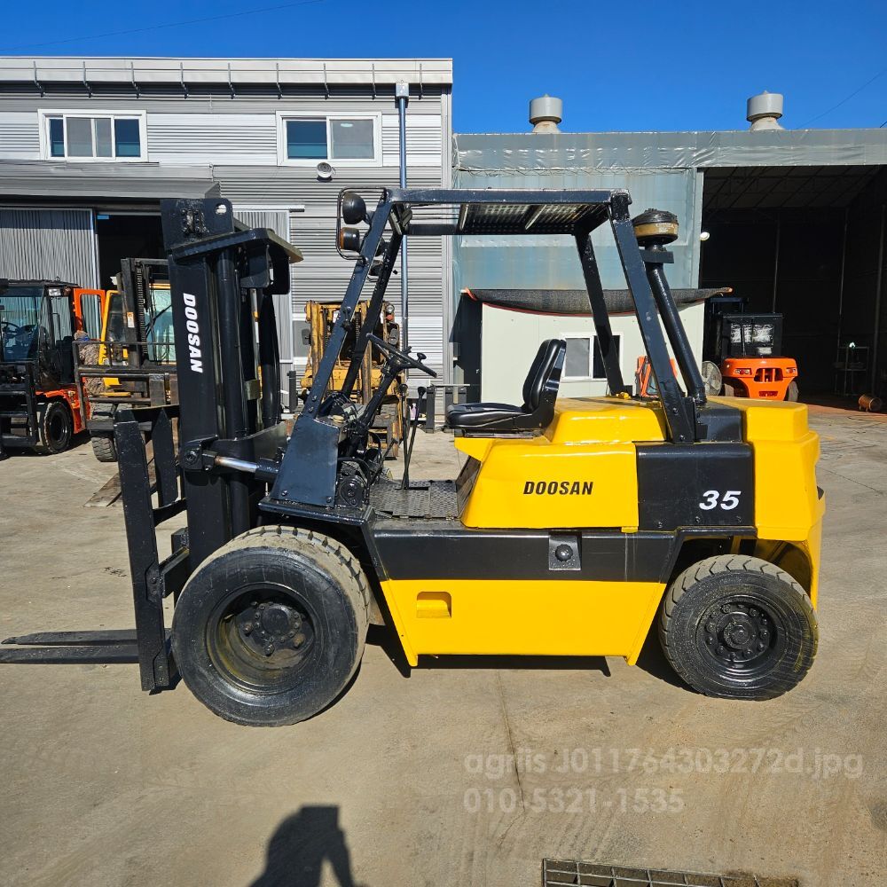 Doosan Forklift FD35M 중고 (3.5톤) 뒤우측면