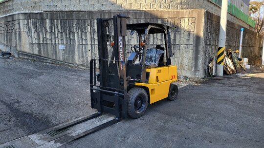 Hyundai Forklift PF20M (2톤) 앞좌측면