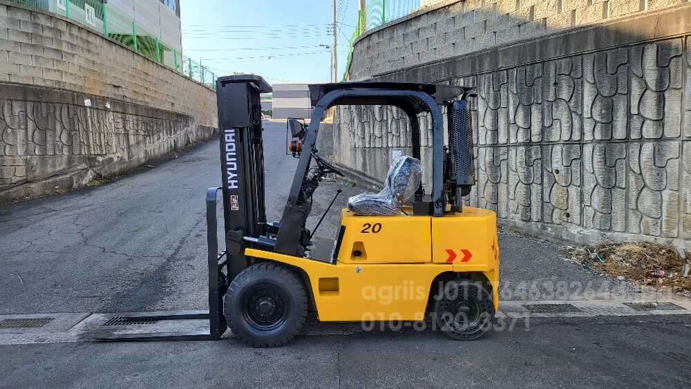 Hyundai Forklift PF20M (2톤) 뒤우측면