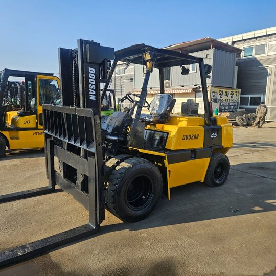 두산 지게차 FD45M더블타이어 (4.5톤)
