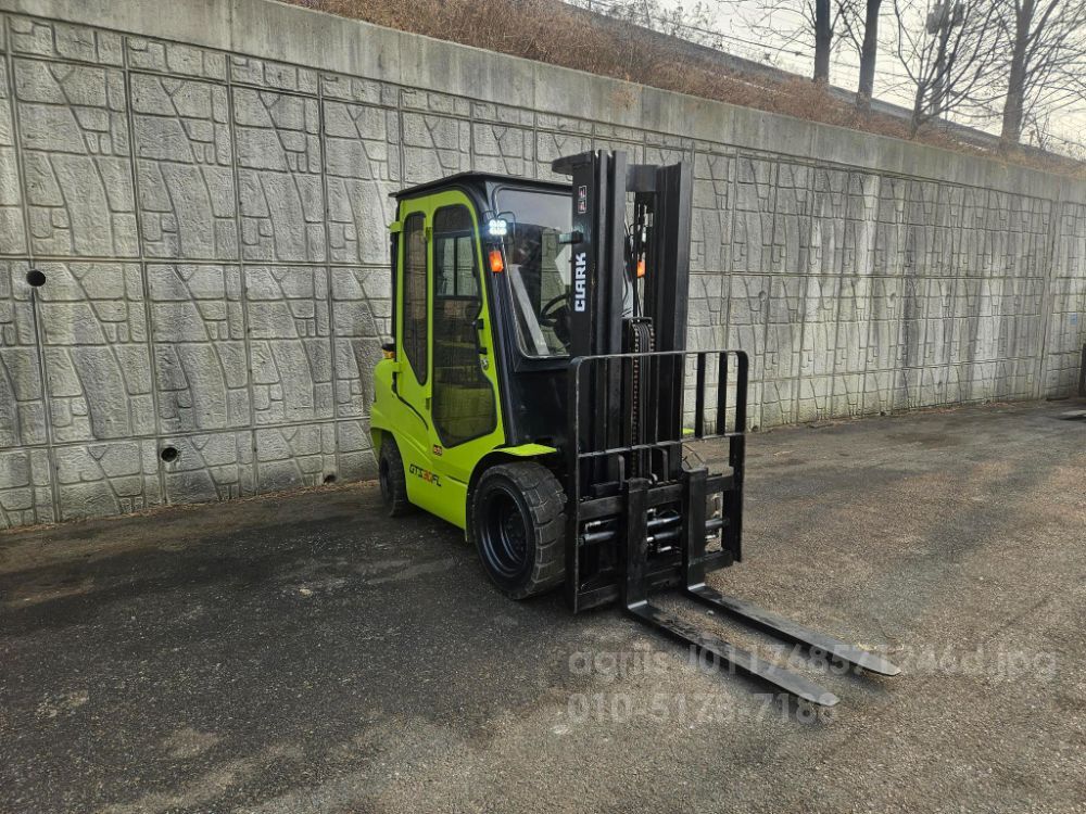 Clark Forklift 중고 GTS30KD 디젤 3톤 3단 (3단마스트, 편개식자동발, 캐빈, 후방카메라, 안전경보기) 뒤우측면