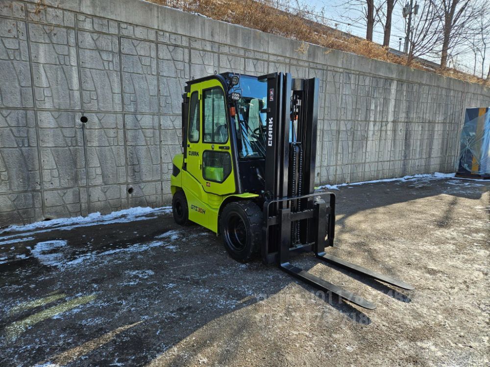 Clark Forklift 중고 GTS30H (3단) 디젤 3톤 3단 뒤우측면