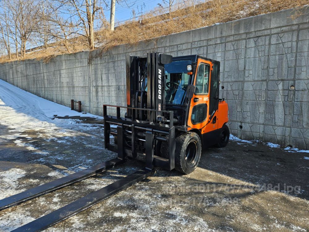 Doosan Forklift 중고 D45S-5 디젤 4.5톤 3단 (4.5톤) 뒤우측면