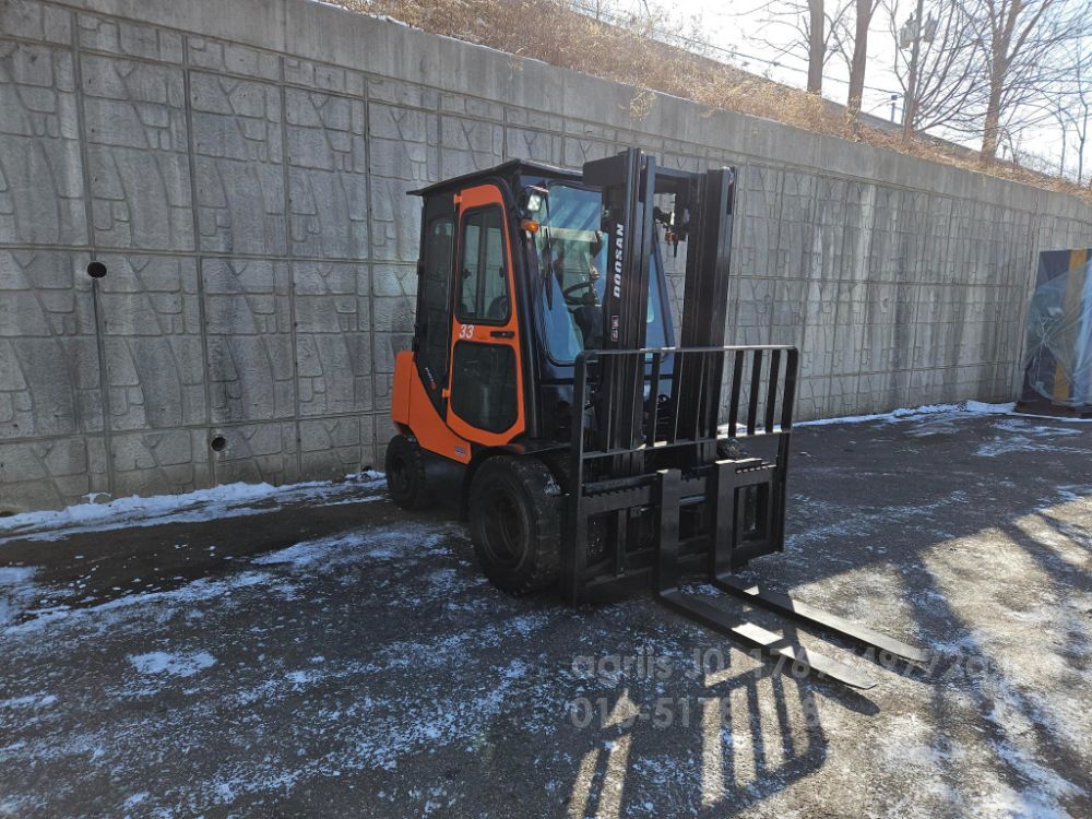 Doosan Forklift 중고 D33SE-5 디젤 3.3톤 (3.3톤) 뒤우측면