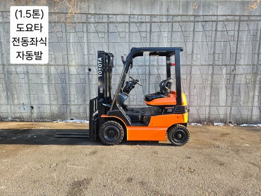 Toyota Forklift 중고 7FB15 전동 1.5톤 좌식형 ( 양개식자동발) 앞좌측면