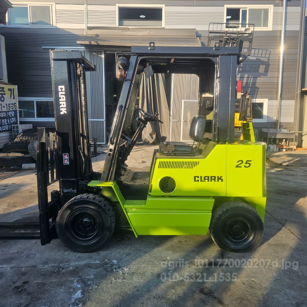 Clark Forklift DPS2.5톤 (2.5톤) 뒤우측면