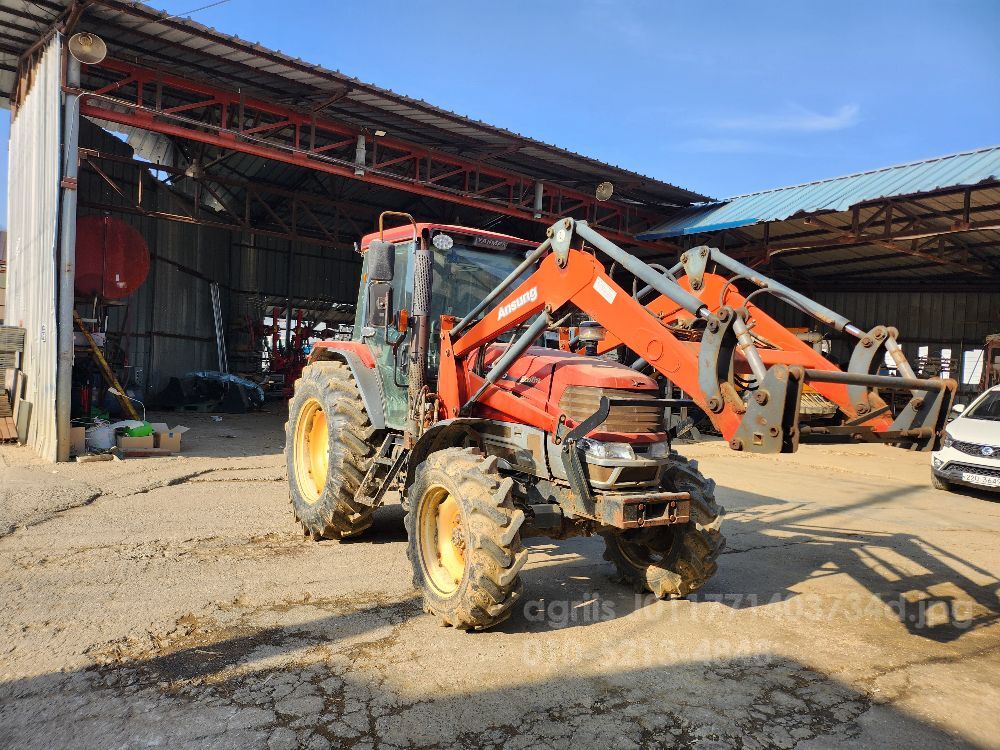 얀마 트랙터 FK895 (95마력) 뒤우측면