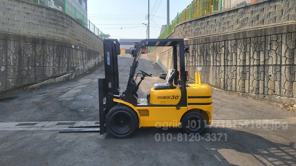 Hyundai Forklift HDF30-5 (3톤) 뒤우측면