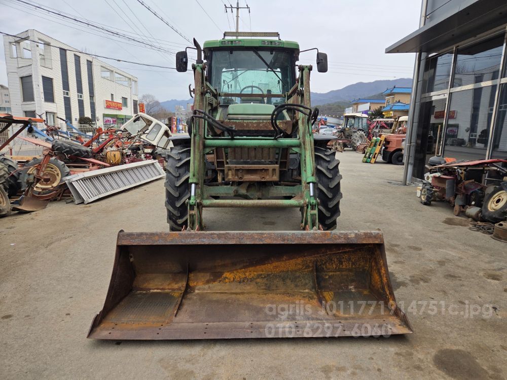 JohnDeere Tractor 6200 (85hp)
