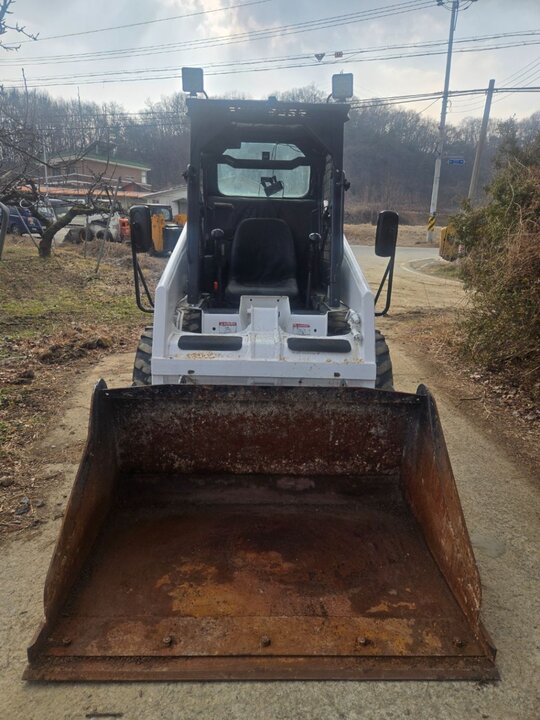 밥캣 스키드로더 753