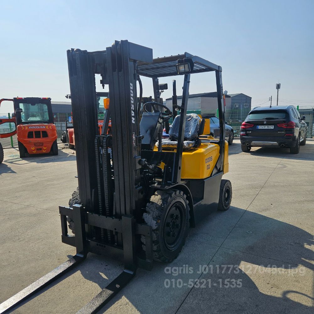 두산 지게차 D20S-3 3단마스트 (2톤) 뒤우측면