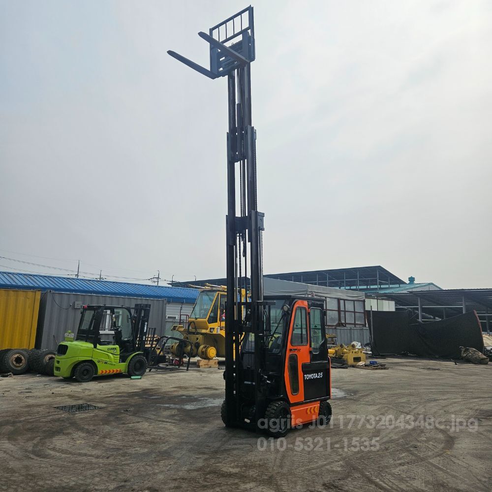 토요타 지게차 8FB4단자동발 (2.5톤)