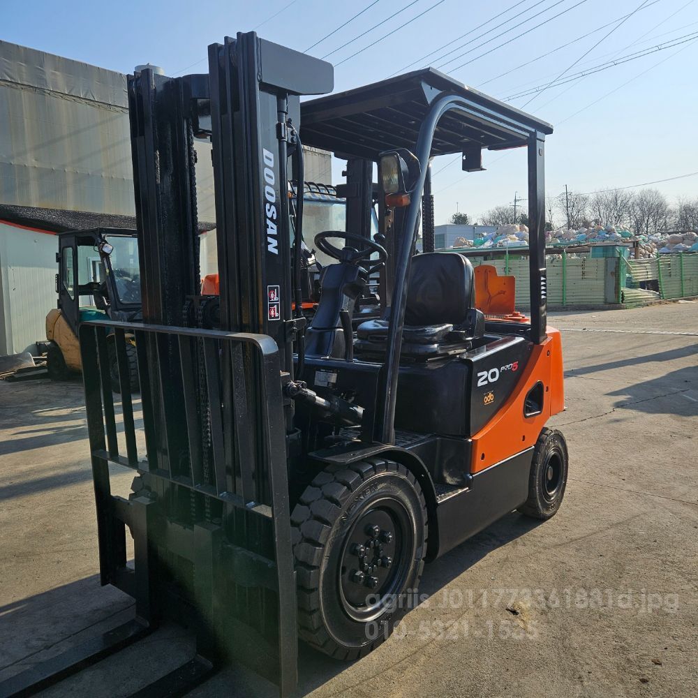 Doosan Forklift D20S-5 3단마스트 (2톤) 뒤우측면