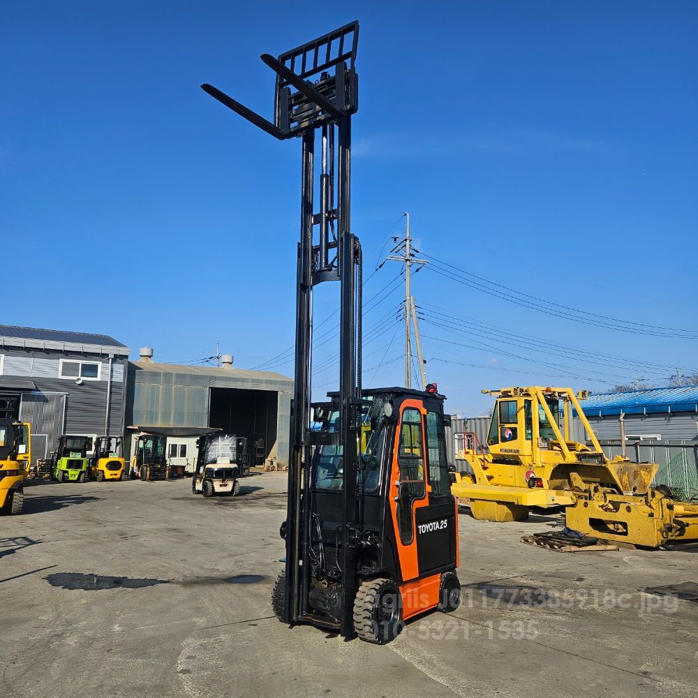 토요타 지게차 2.5톤3단자동발전동 (2.5톤)