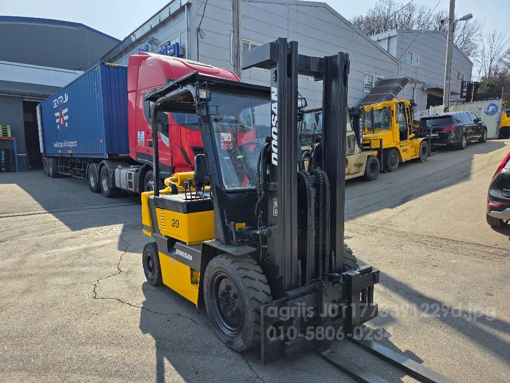Doosan Forklift LD2톤 디젤 (2톤) 뒤우측면
