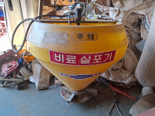 비료살포기 비료살포기  비료살포기 