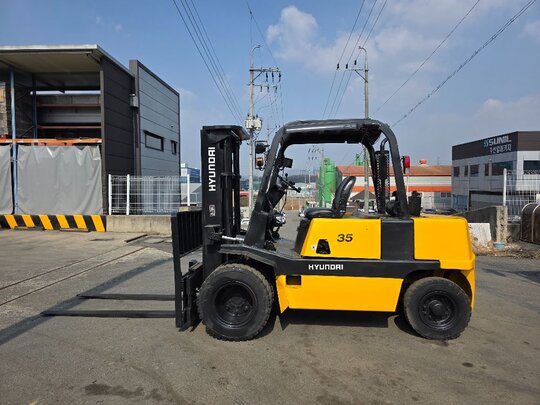 Hyundai Forklift 3.5톤 싸이드쉬프트 (3.5톤)