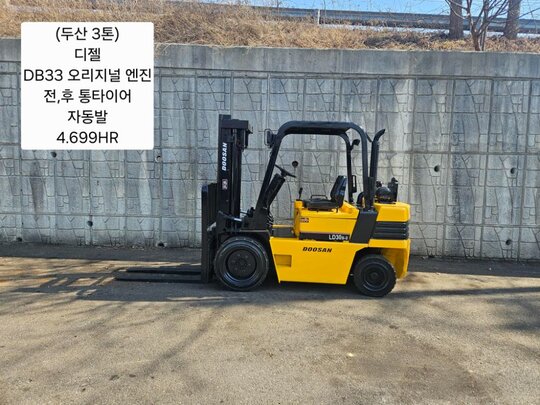 두산 지게차 중고 LD30S-2 디젤 3톤 (전.후 통타이어) (3톤) 앞좌측면